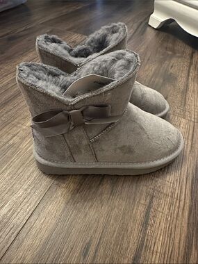 PAWZ Gray Faux-Suede Kids Boot with Bow Trim